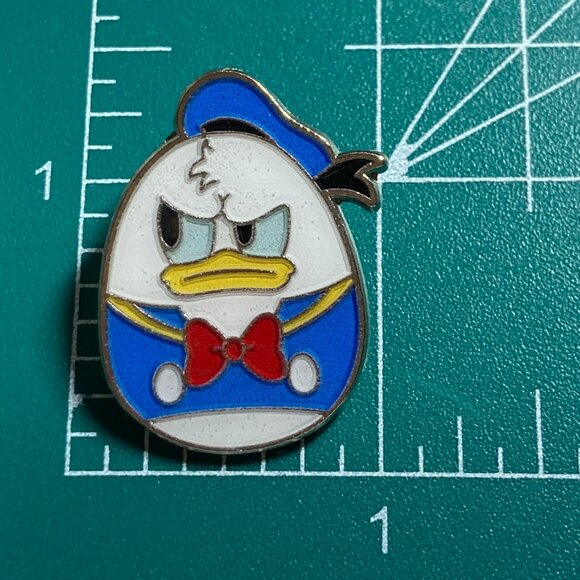 Disney Shanghai Donald Duck Enamel Trading Pin New 2018 Easter Egg - Picture 6 of 6